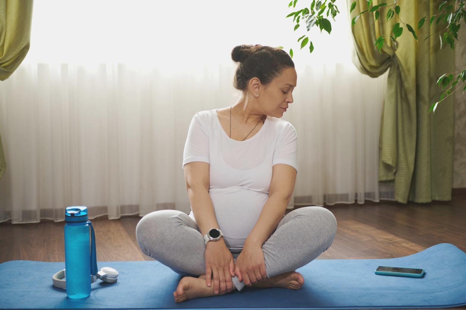 Persona che pratica respirazione consapevole